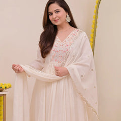 Women's Chanderi Silk Embroidered Kurta Pant Set With Chanderi Dupatta