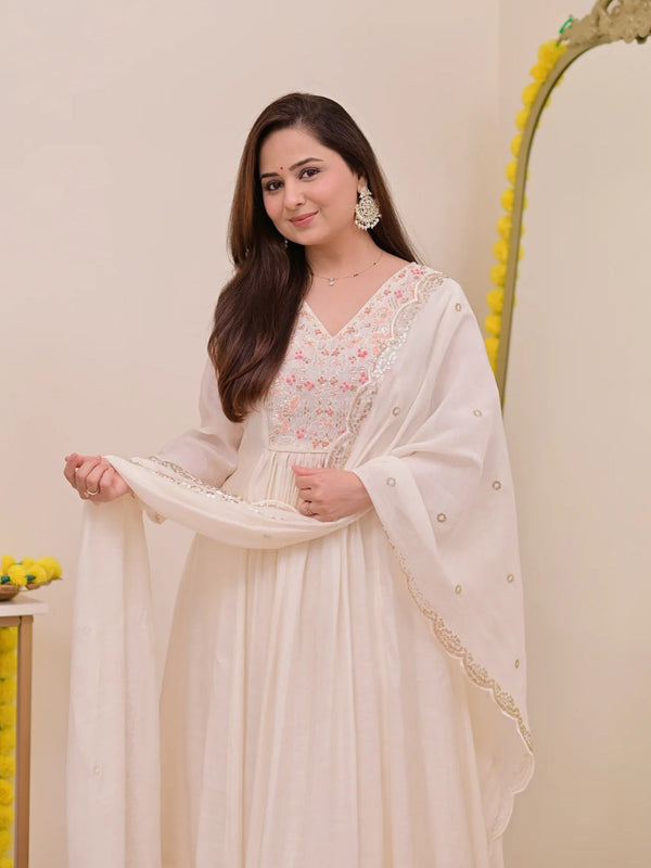 Women's Chanderi Silk Embroidered Kurta Pant Set With Chanderi Dupatta