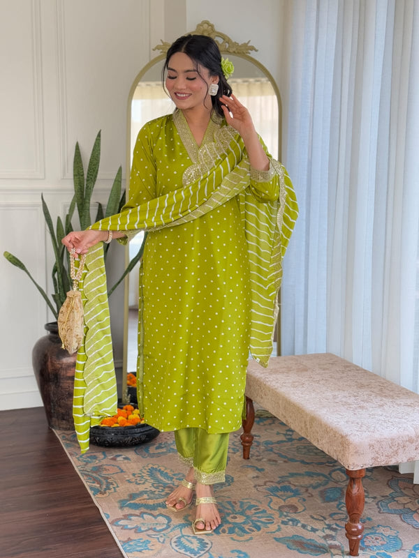 Women's Bandhani Print Embroidered Kurta Pant Set With Muslin Dupatta
