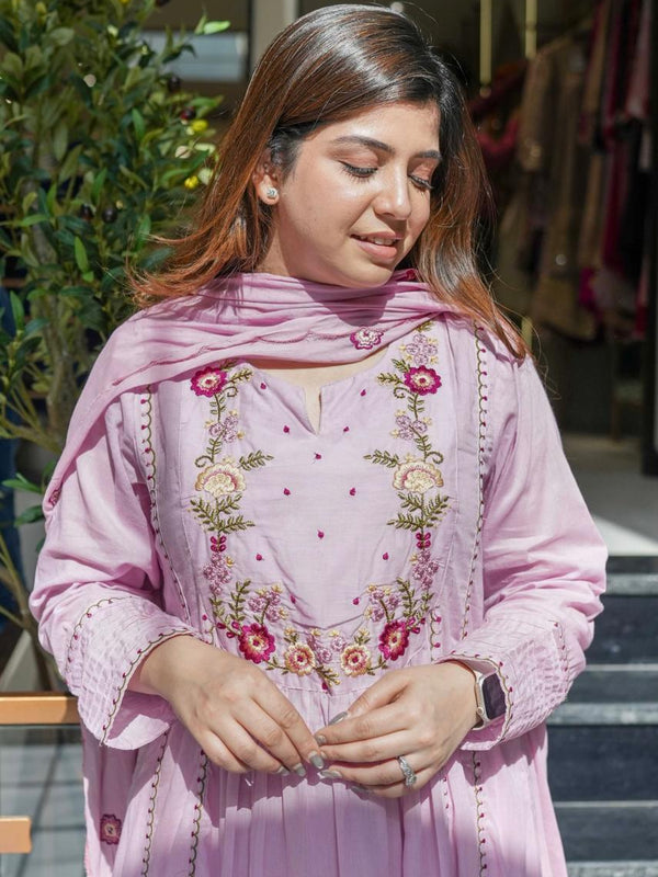 Women's Chanderi Silk Embroidered Kurta Pant Set With Organza Dupatta