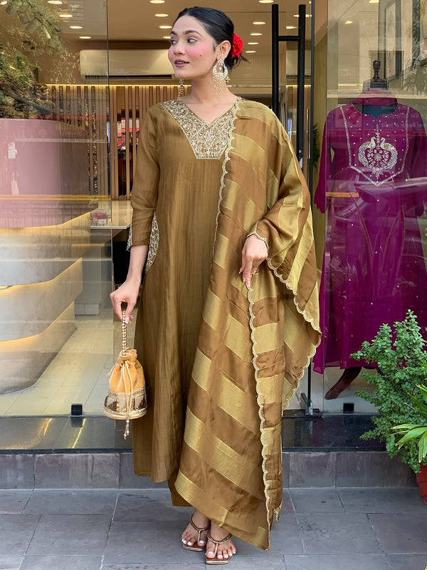 Gold Parampara Kurta Pant Set With Jacquard Dupatta