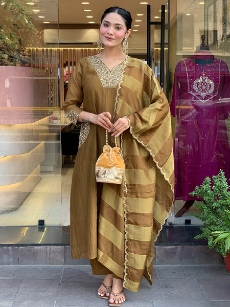 Gold Parampara Kurta Pant Set With Jacquard Dupatta