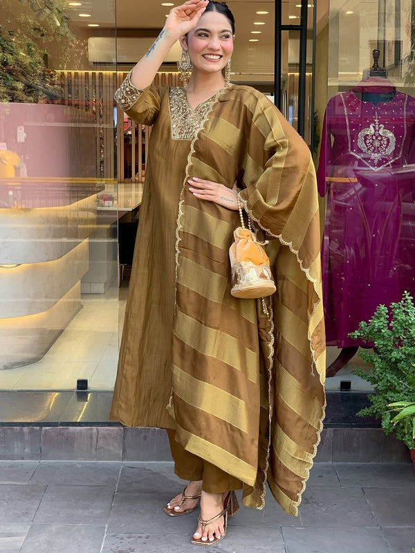 Gold Parampara Kurta Pant Set With Jacquard Dupatta
