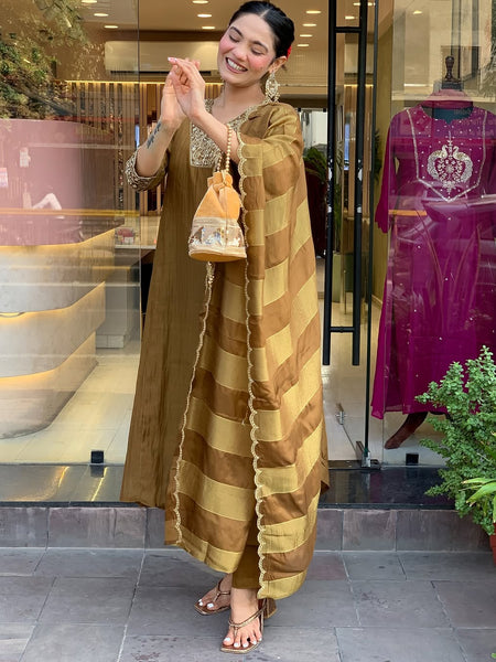 Gold Parampara Kurta Pant Set With Jacquard Dupatta