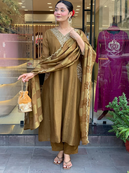 Gold Parampara Kurta Pant Set With Jacquard Dupatta