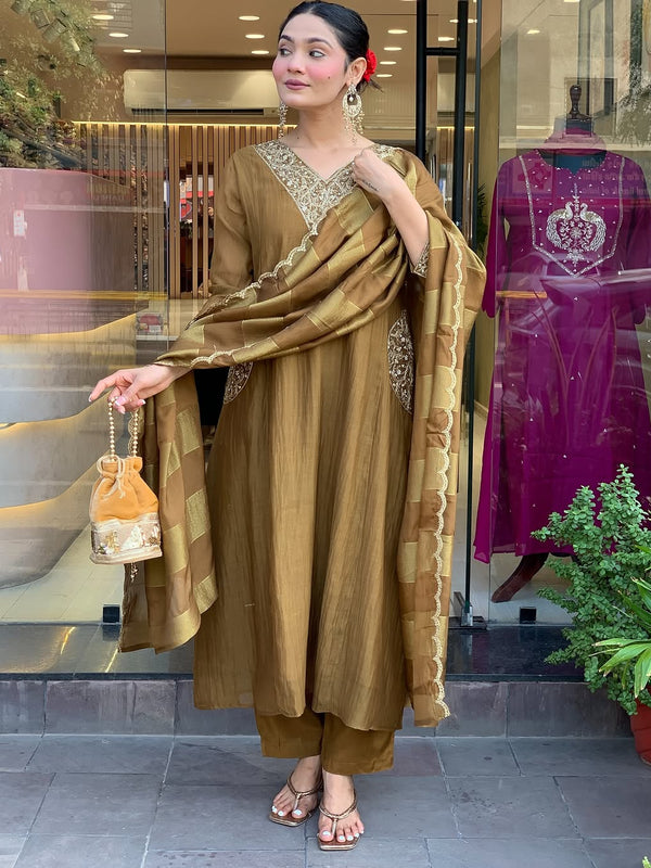 Gold Parampara Kurta Pant Set With Jacquard Dupatta