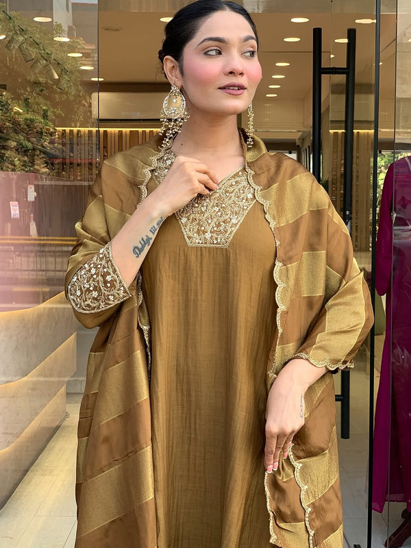 Gold Parampara Kurta Pant Set With Jacquard Dupatta