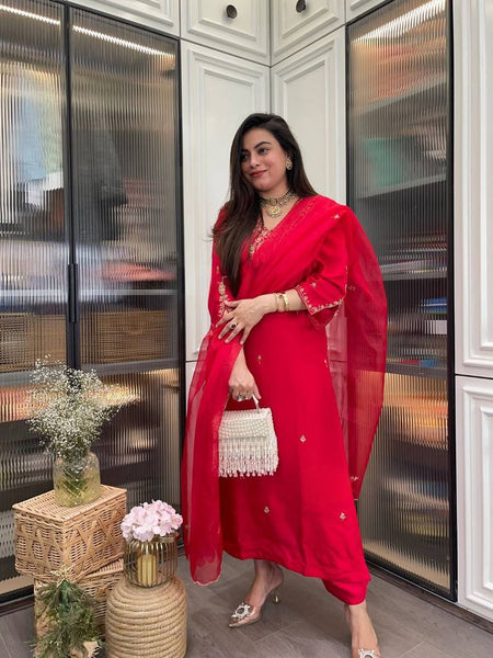 Women’s Red Kurti with Embroidered Organza Dupatta