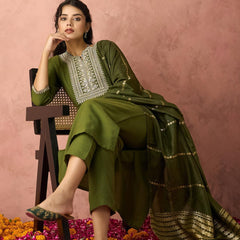 Parampara Kurta Pant Set With Jacquard Dupatta