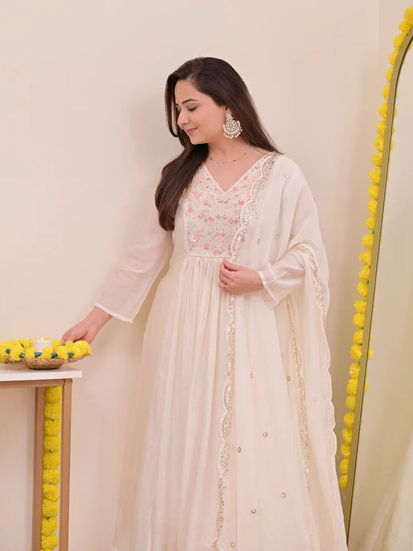 Women's Chanderi Silk Embroidered Kurta Pant Set With Chanderi Dupatta