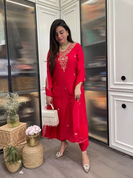 Women’s Red Kurti with Embroidered Organza Dupatta