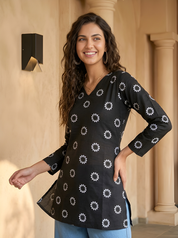 Women’s Black Cotton Printed Straight Short Kurti