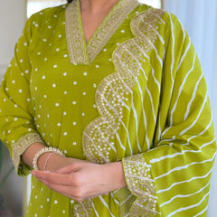 Women's Bandhani Print Embroidered Kurta Pant Set With Muslin Dupatta