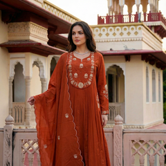 Women's Chanderi Silk Embroidered Kurta Pant Set With Organza Dupatta
