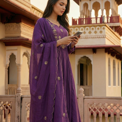 Women's Chanderi Silk Embroidered Kurta Pant Set With Organza Dupatta