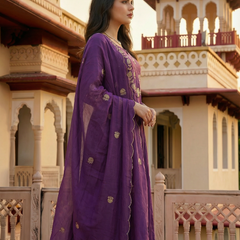 Women's Chanderi Silk Embroidered Kurta Pant Set With Organza Dupatta