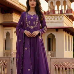 Women's Chanderi Silk Embroidered Kurta Pant Set With Organza Dupatta