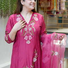 Women's Chanderi Silk Embroidered Kurta Pant Set With Organza Dupatta