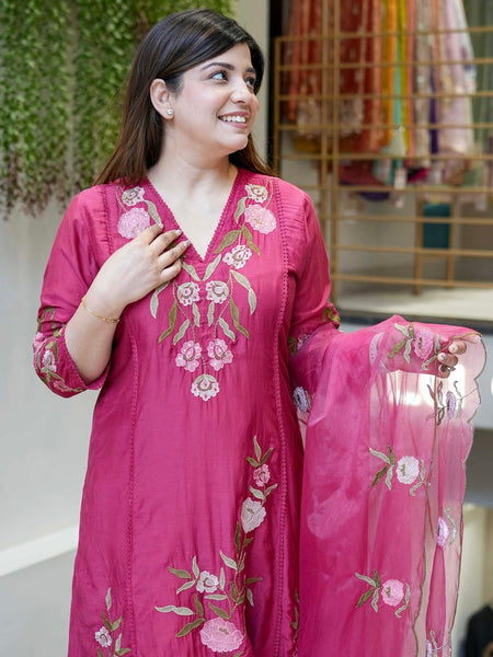 Women's Chanderi Silk Embroidered Kurta Pant Set With Organza Dupatta