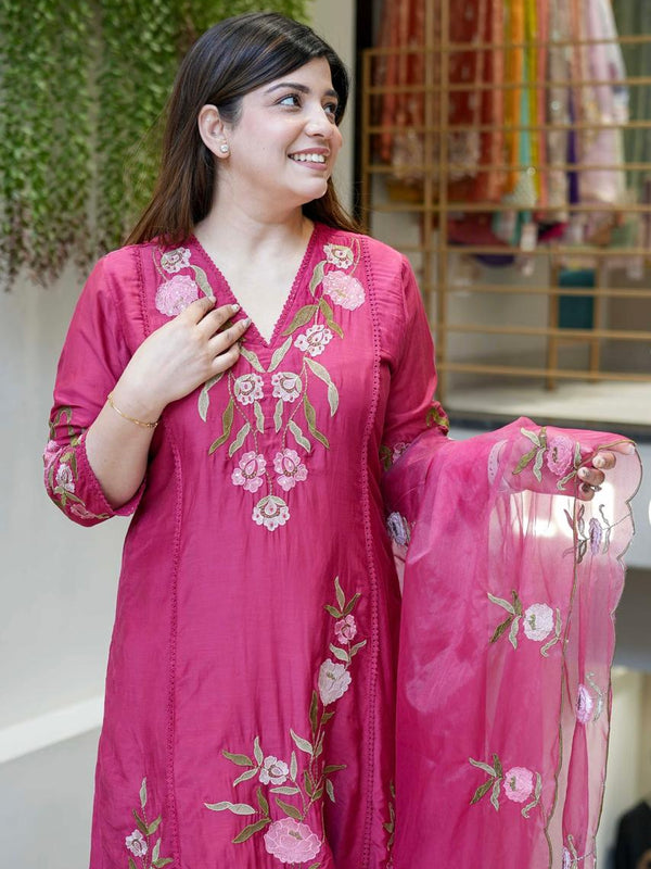 Women's Chanderi Silk Embroidered Kurta Pant Set With Organza Dupatta