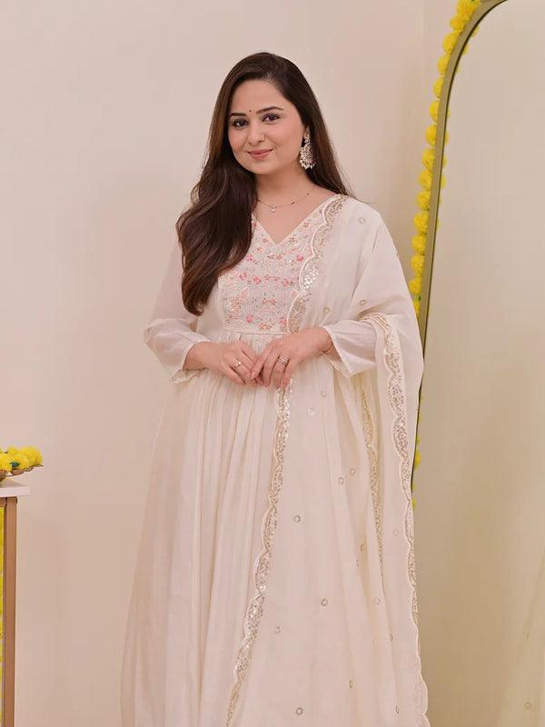 Women's Chanderi Silk Embroidered Kurta Pant Set With Chanderi Dupatta