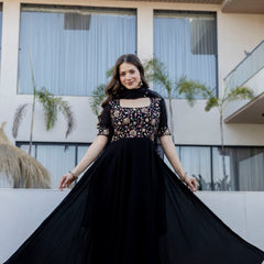 Women’s Fox Fabric Embroidered Kurti with Net Dupatta Set