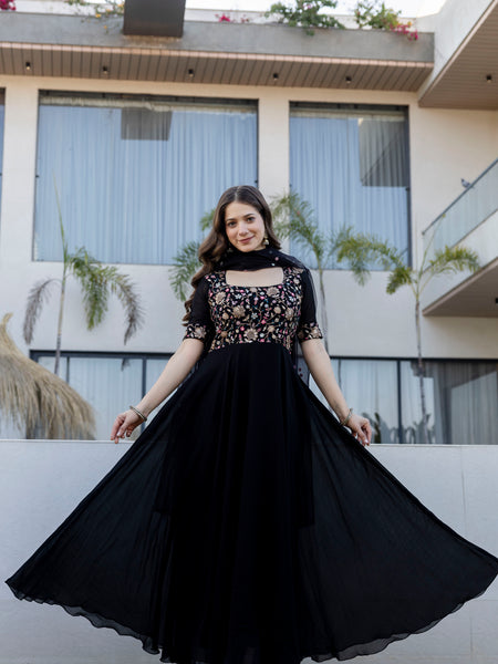 Women’s Fox Fabric Embroidered Kurti with Net Dupatta Set