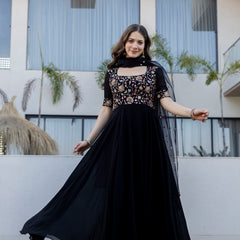 Women’s Fox Fabric Embroidered Kurti with Net Dupatta Set