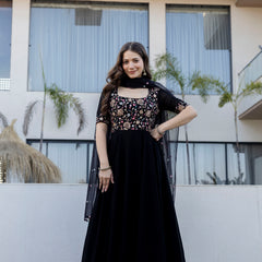 Women’s Fox Fabric Embroidered Kurti with Net Dupatta Set
