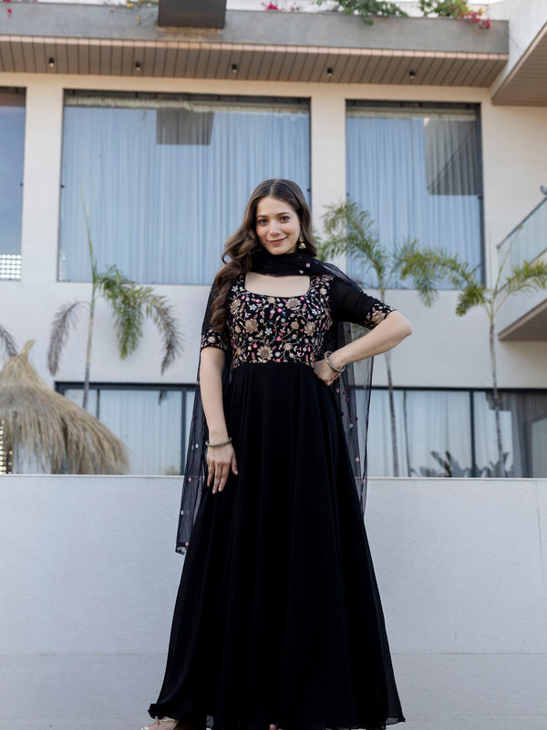 Women’s Fox Fabric Embroidered Kurti with Net Dupatta Set