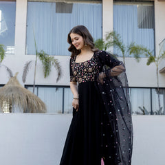 Women’s Fox Fabric Embroidered Kurti with Net Dupatta Set