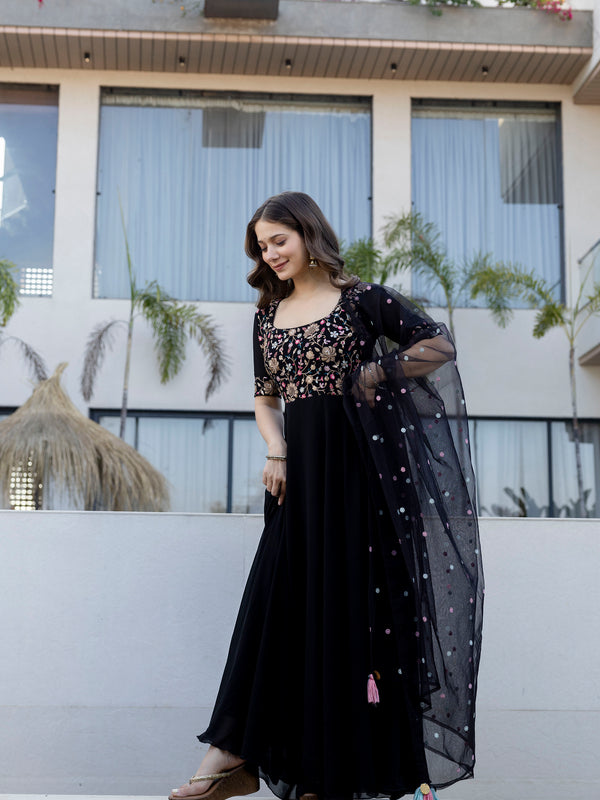 Women’s Fox Fabric Embroidered Kurti with Net Dupatta Set