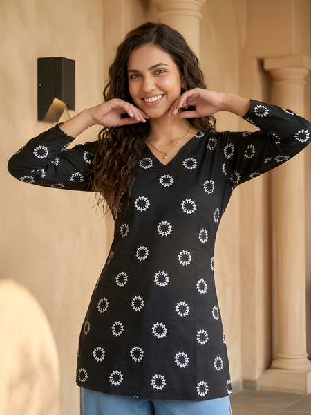 Women’s Black Cotton Printed Straight Short Kurti