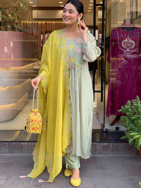 Parampara Silk Kurta Set With Organza Dupatta