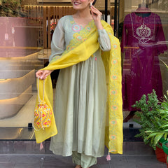 Parampara Silk Kurta Set With Organza Dupatta