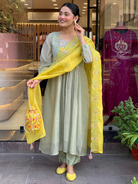 Parampara Silk Kurta Set With Organza Dupatta