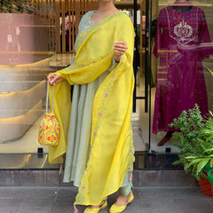 Parampara Silk Kurta Set With Organza Dupatta