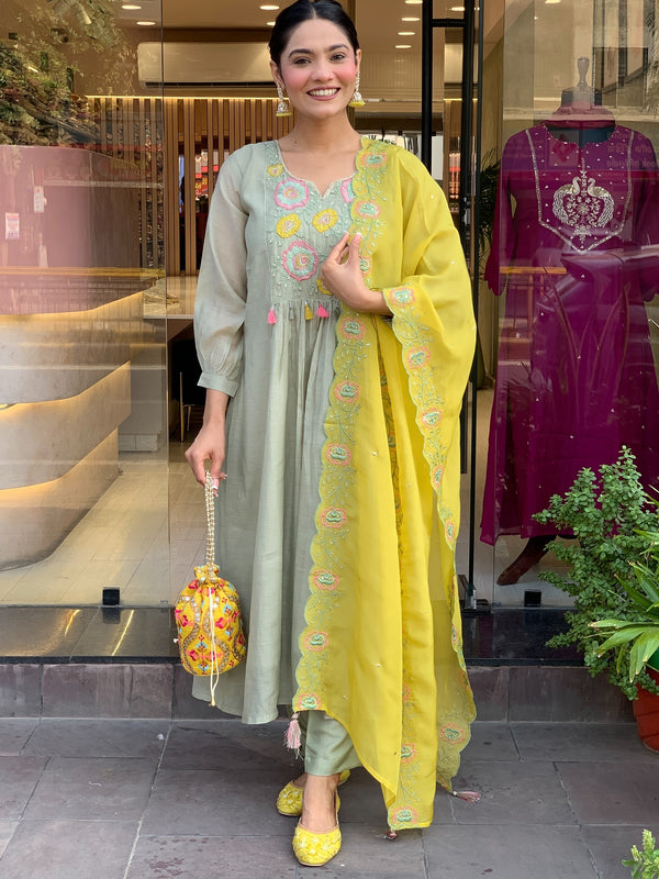 Parampara Silk Kurta Set With Organza Dupatta