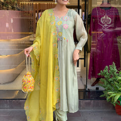 Parampara Silk Kurta Set With Organza Dupatta