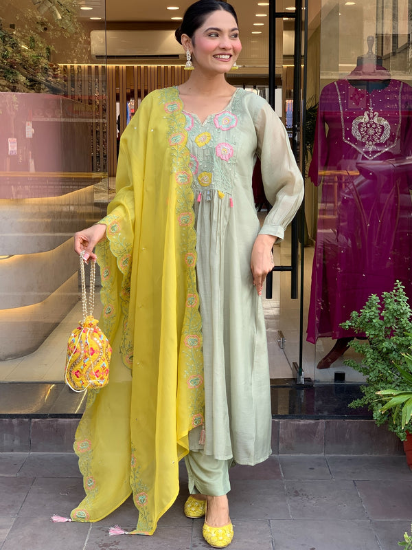 Parampara Silk Kurta Set With Organza Dupatta