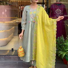 Parampara Silk Kurta Set With Organza Dupatta
