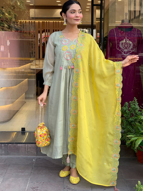 Parampara Silk Kurta Set With Organza Dupatta