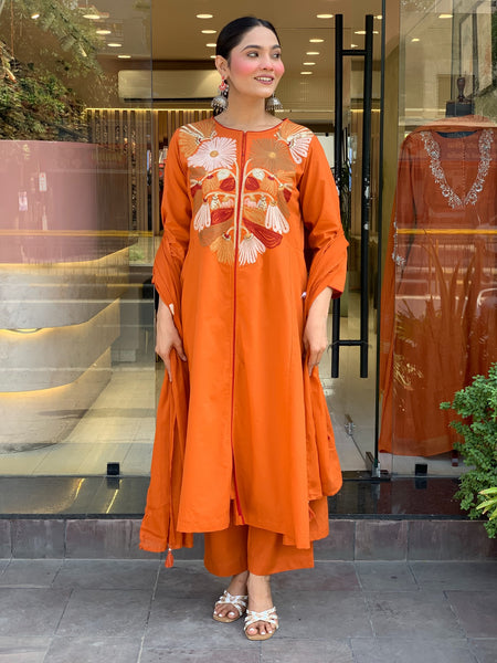Women's Chanderi Silk Embroidered Kurta Pant Set With Chanderi Dupatta