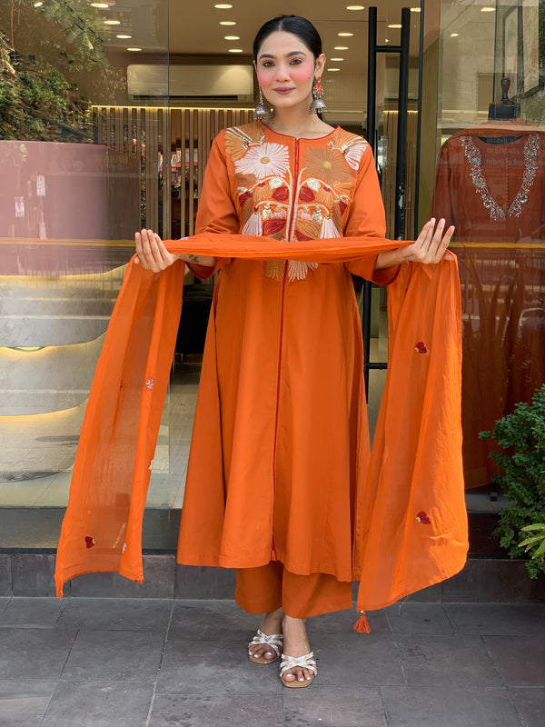 Women's Chanderi Silk Embroidered Kurta Pant Set With Chanderi Dupatta