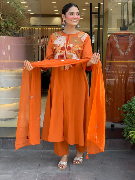 Women's Chanderi Silk Embroidered Kurta Pant Set With Chanderi Dupatta