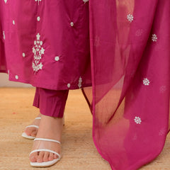 Women’s Rayon Slub Embroidered Kurta With Pant & Chanderi Dupatta Set