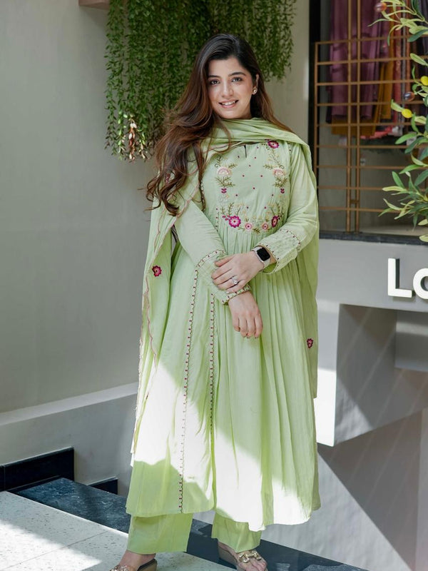 Women's Chanderi Silk Embroidered Kurta Pant Set With Organza Dupatta