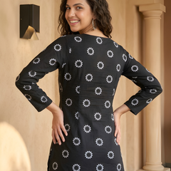 Women’s Black Cotton Printed Straight Short Kurti