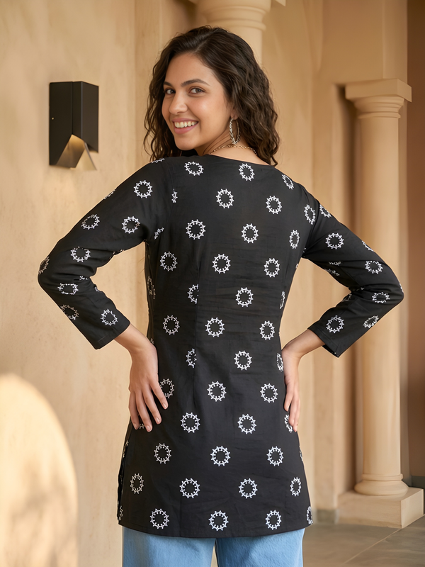 Women’s Black Cotton Printed Straight Short Kurti