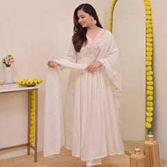 Women's Chanderi Silk Embroidered Kurta Pant Set With Chanderi Dupatta